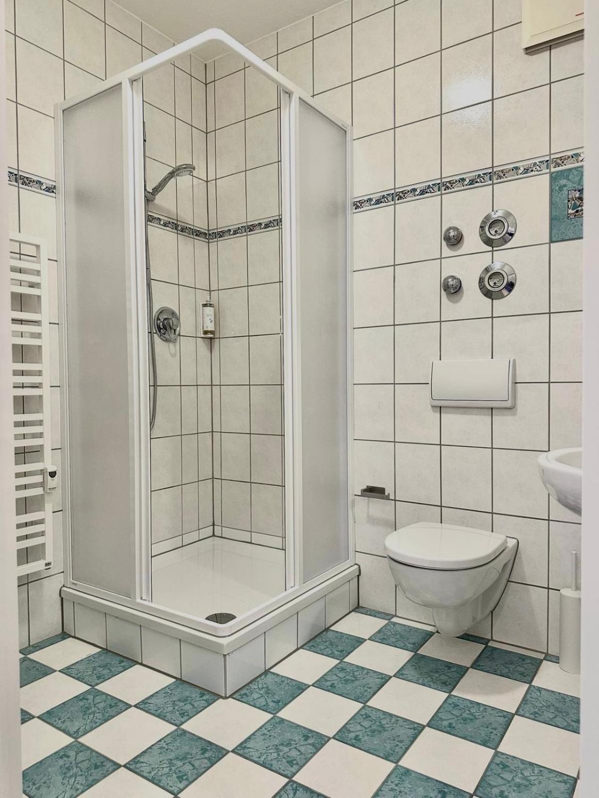 Raha Apartments - Modernes Studio-Apartment - Hbf - Gratis Parkplatz Erfurt Extérieur photo