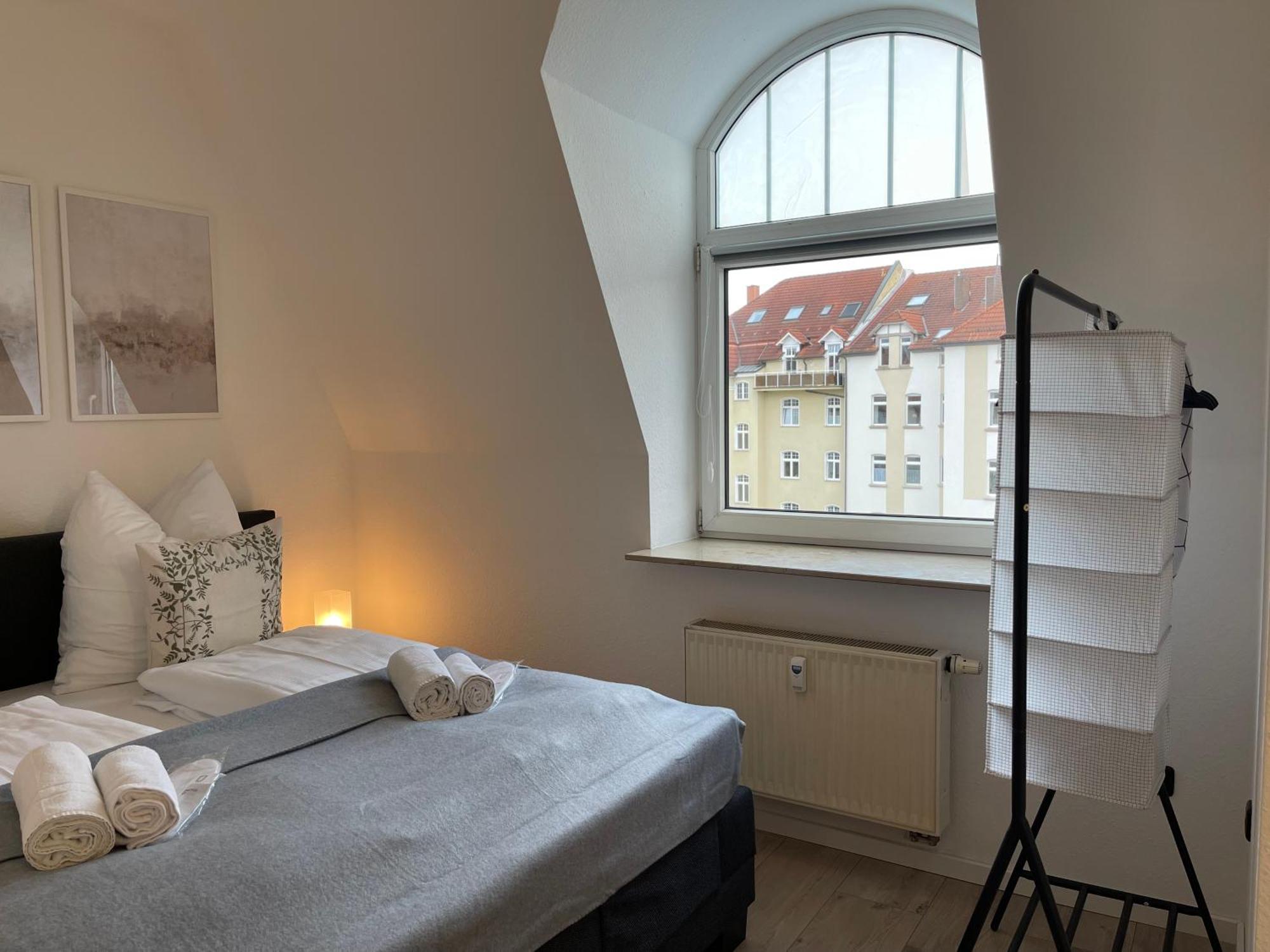Raha Apartments - Modernes Studio-Apartment - Hbf - Gratis Parkplatz Erfurt Extérieur photo
