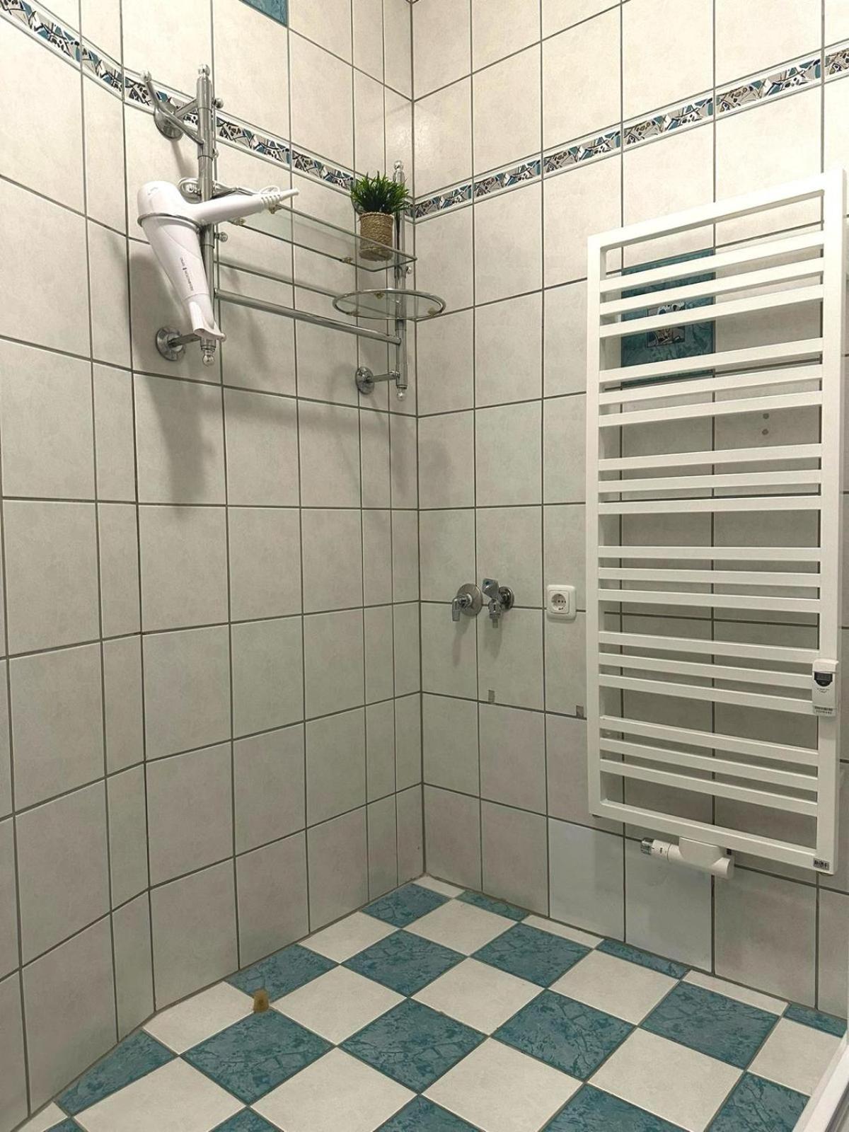 Raha Apartments - Modernes Studio-Apartment - Hbf - Gratis Parkplatz Erfurt Extérieur photo
