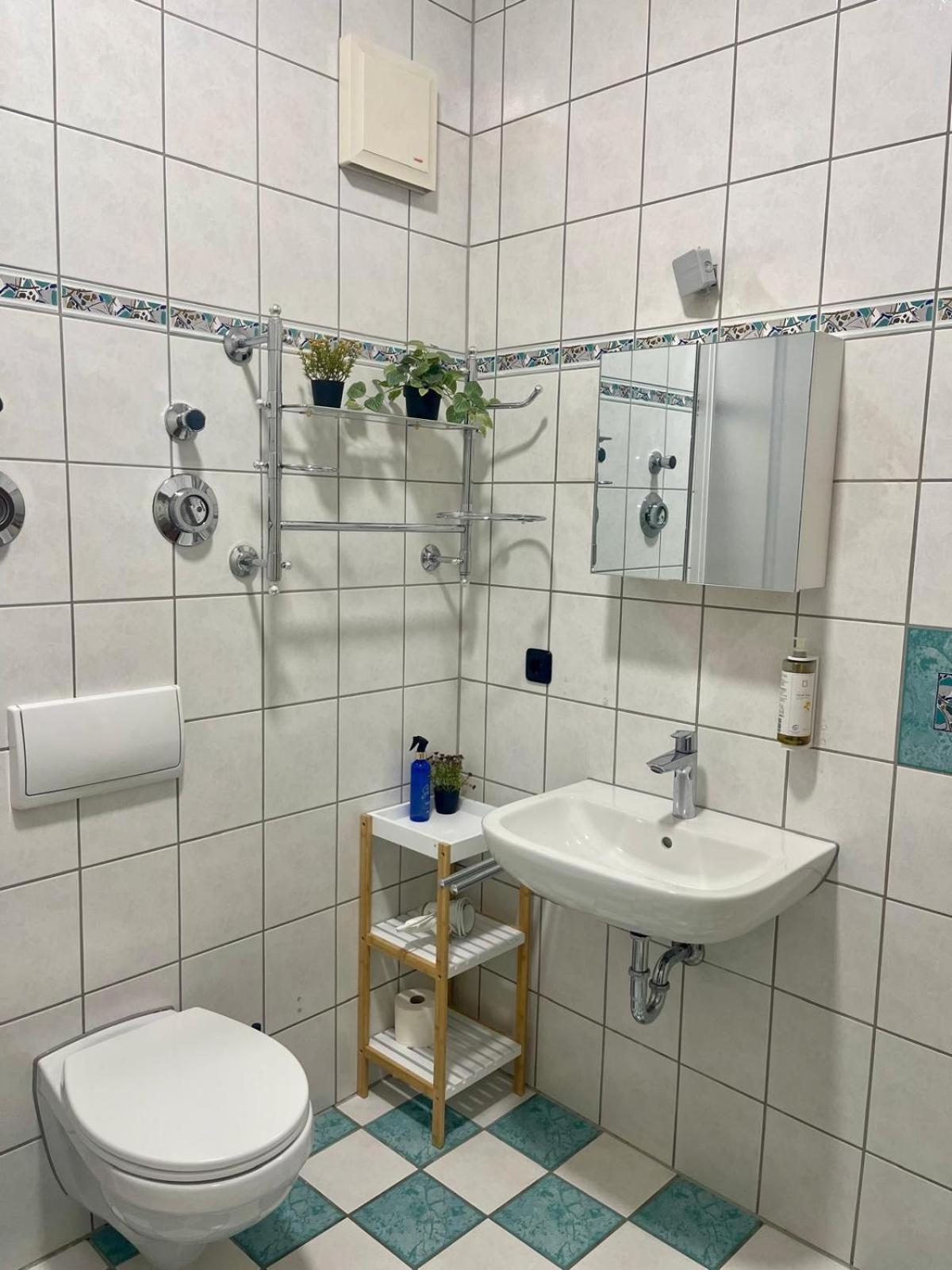 Raha Apartments - Modernes Studio-Apartment - Hbf - Gratis Parkplatz Erfurt Extérieur photo